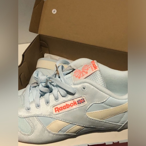 Reebok Classic Leather Sneakers in light blue/fluorescent orange/white - Picture 10 of 12